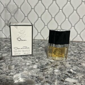 Oscar de la Renta Eau de Toilette 1 ounce spray